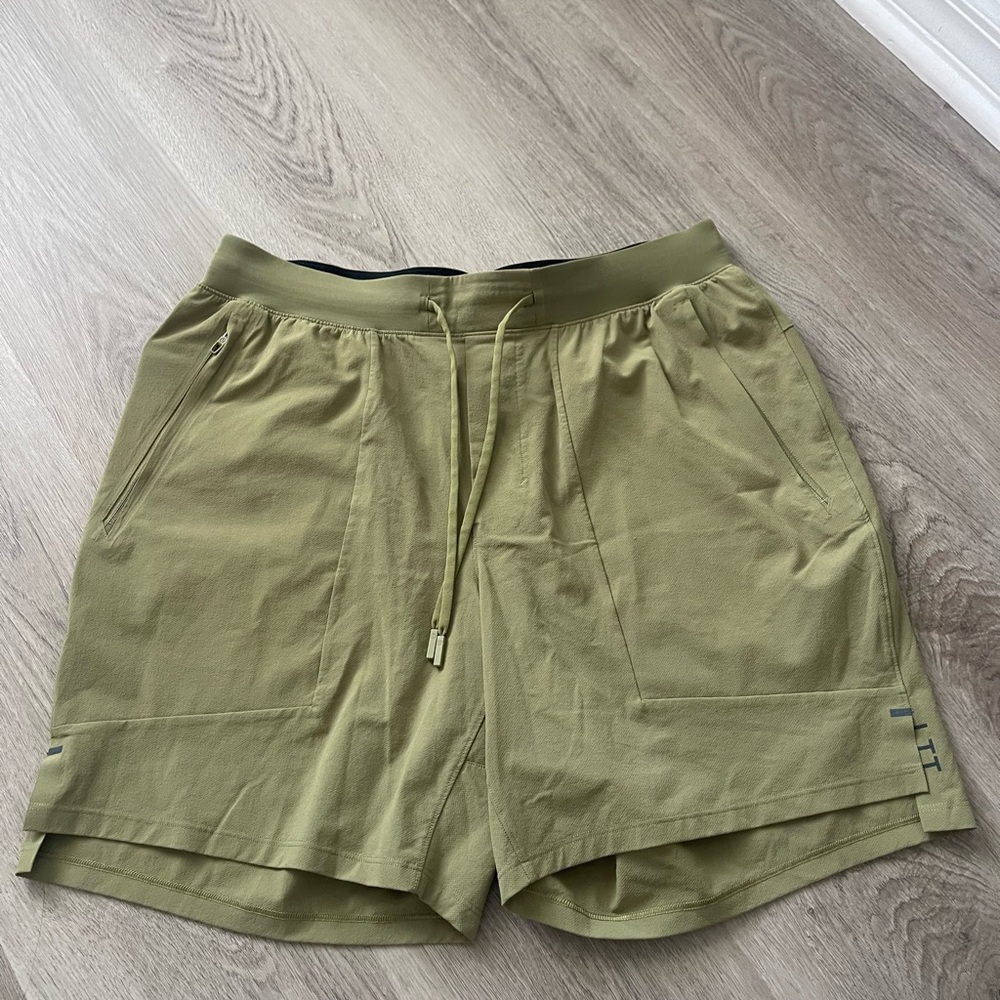 Men’s Green Shorts Size Large